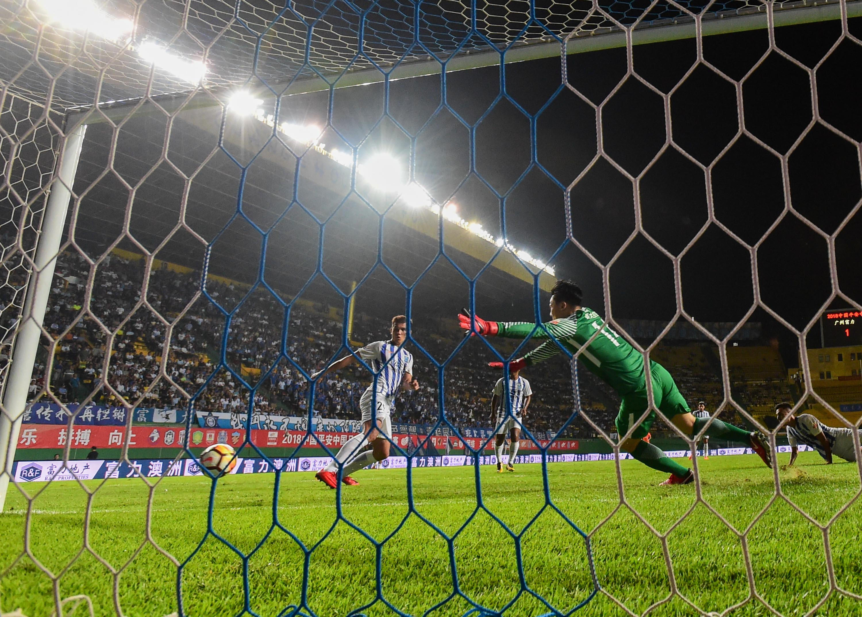 包含富力客场不敌鲁能，近期战绩下滑的词条