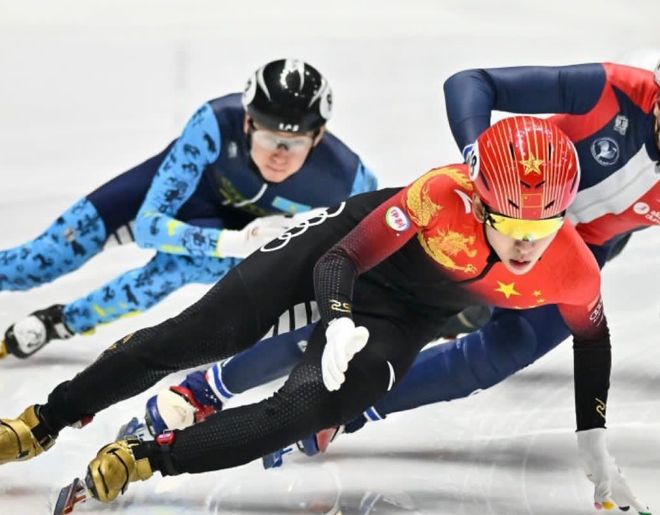 领跑全场：游泳混合接力赛刷新记录的简单介绍