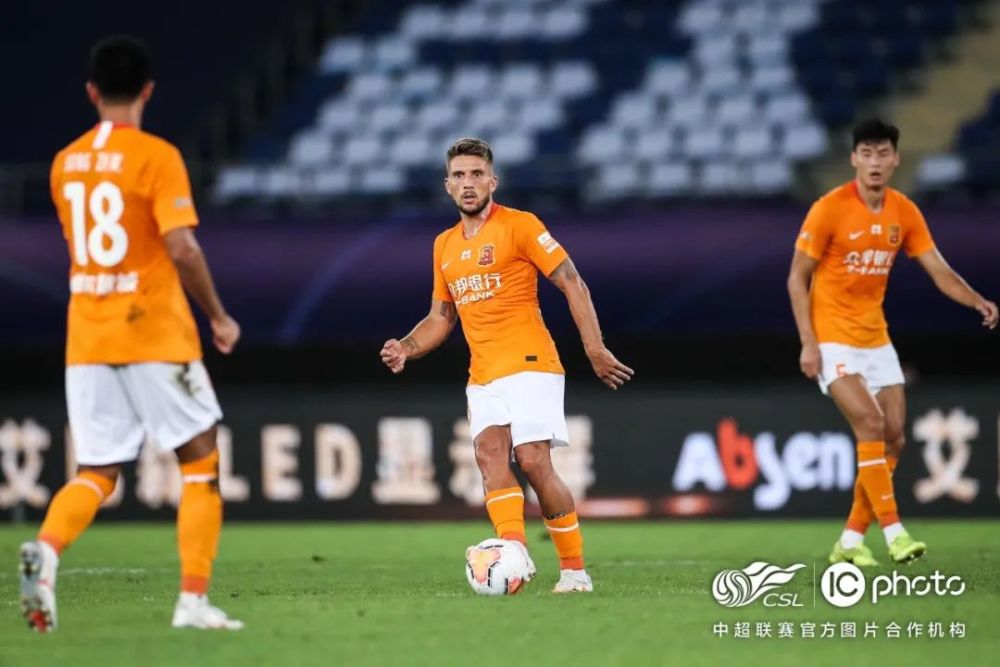 包含武汉主场憾负河北，领先优势减小的词条