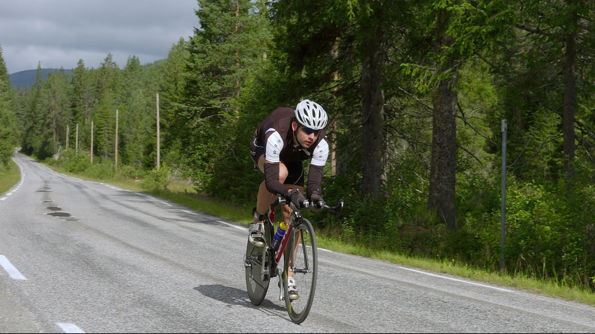 铁壁与利刃，戈贝尔数据爆炸之夜，活塞踏平老鹰的战术启示
