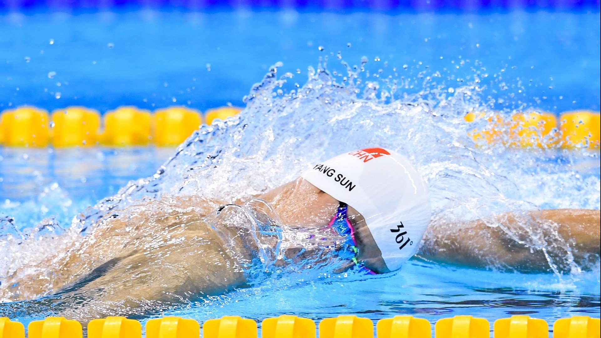 数据爆炸难救主！詹姆斯全面表现惊艳，掘金末节发力击溃上海队