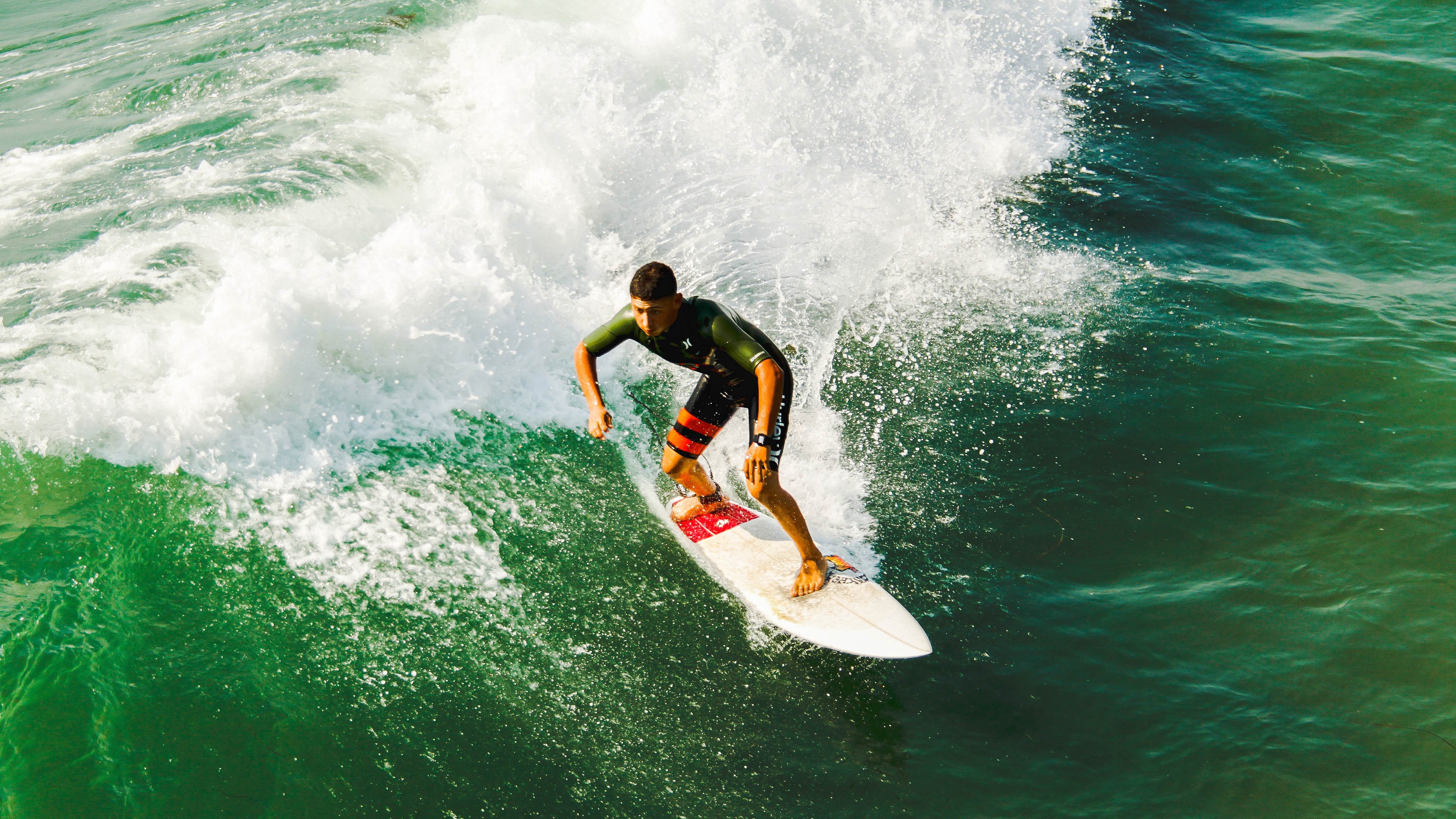 F1年度争冠之夜，三笘薰硬仗之王，两个赛场的终极对决
